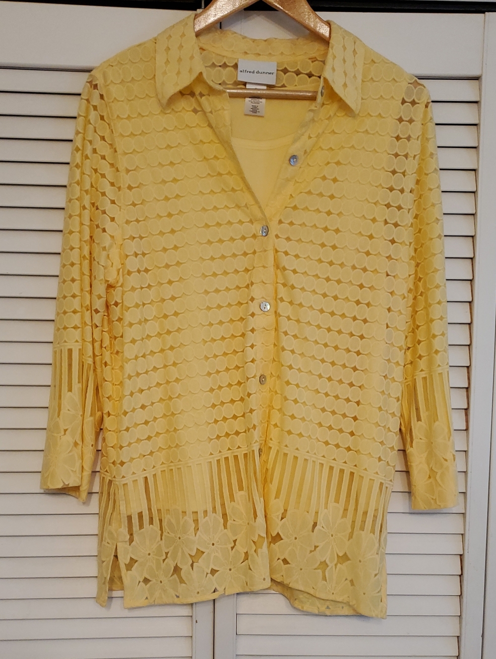 Alfred Dunner Two Piece Butter Yellow Top Set, Size Medium